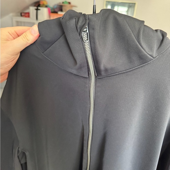 lululemon athletica Men's Black Windbreaker - Picture 3 of 16